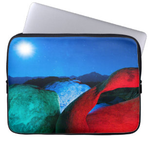 Mobius Arch & Felsen Alabama Hills, Kalifornien Laptopschutzhülle