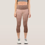 Mocha Brown geometrisch Mesh modernes Muster Capri Leggings<br><div class="desc">Einzigartige und lustige geometrische Frauenkleidung. Coole Capri-Leggings machen Mode für sie. Braune Gefälle geometrische Maschenmuster Dreiecke ombre. Dreieck geometrisches Mesh mit dunkelbraunem Ober-Farbverlauf Design.</div>