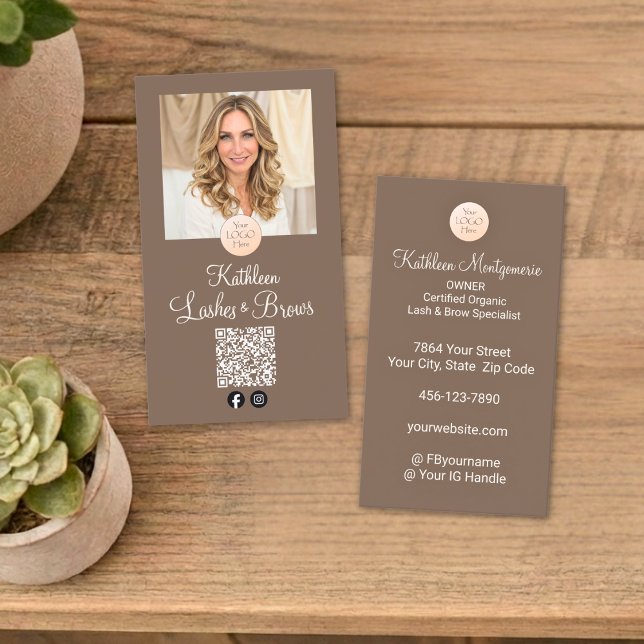Mocha Brown Logo QR Code Photo Lashes and Brows Visitenkarte (Von Creator hochgeladen)