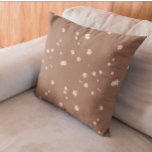 Mocha Brown Mousse White Floral Kissen<br><div class="desc">Dieses Design kann durch Auswahl der Option Design bearbeiten personalisiert werden. Sie können auch auf andere Gegenstände übertragen. Kontaktieren Sie mich unter colorflowcreations@gmail.com oder nutzen Sie die Chat-Option oben auf der Seite, wenn Sie dieses Design auf einem anderen Produkt haben möchten oder Hilfe bei diesem Design benötigen. Ich kann bei...</div>