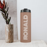 Mocha Modern Typografy Personalisiert Name Thermosbecher<br><div class="desc">Behalt warme und kalte Getränke mit diesem trendigen,  isolierten Thermalwäscher,  der eine modische Mochafarbe ist,  zusammen mit dem Namen,  der in weißer,  moderner Typografie gedruckt wird. Bearbeiten Sie Ihren Thermalwäscher und ersetzen Sie den Namen mit dem gewünschten Namen. Ideal für ein Geburtstagsgeschenk,  Hochzeitsgeschenk,  Trauzeuge,  etc.</div>