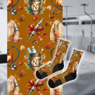 Mocha Monogram Nurse Herbst Essentials Crew Socken