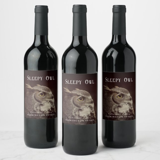 Mockup Sleepy Owl Custom Wine Labels Weinetikett (Flaschen)
