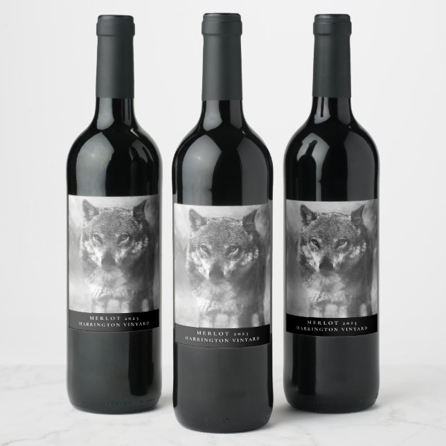 Mockup Wolf Custom Wine Labels Weinetikett (Flaschen)