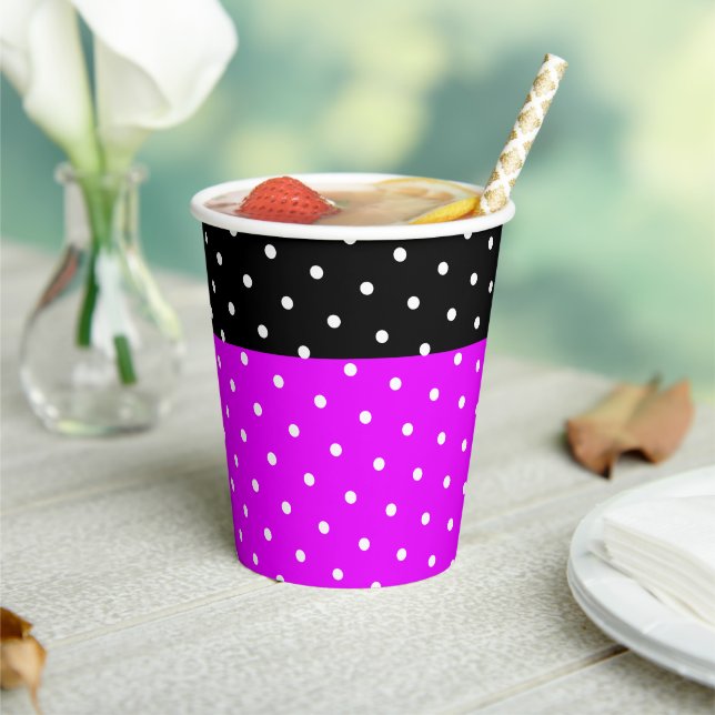 Mod Black Tropical Pink Polka Dotter Farbblock Pappbecher (In Situ)