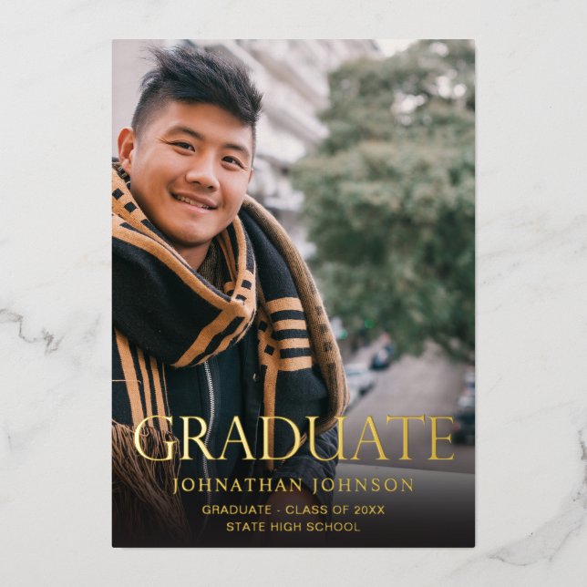 Mod Foto Graduation Party Vertikal Dunkel Folieneinladung (Vorderseite)