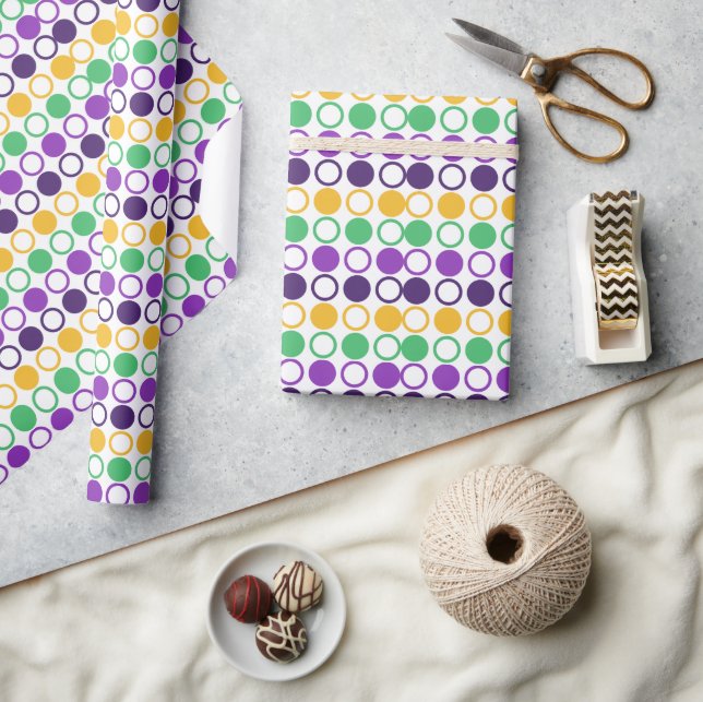 Mod Mardi Gras Dots Geschenkpapier (Kunsthandwerk)