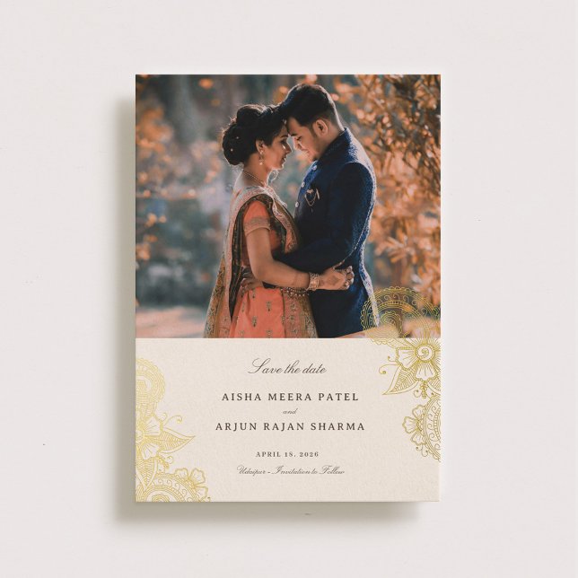 Mod Mehandi Wedding Save the Date Folieneinladung (Von Creator hochgeladen)