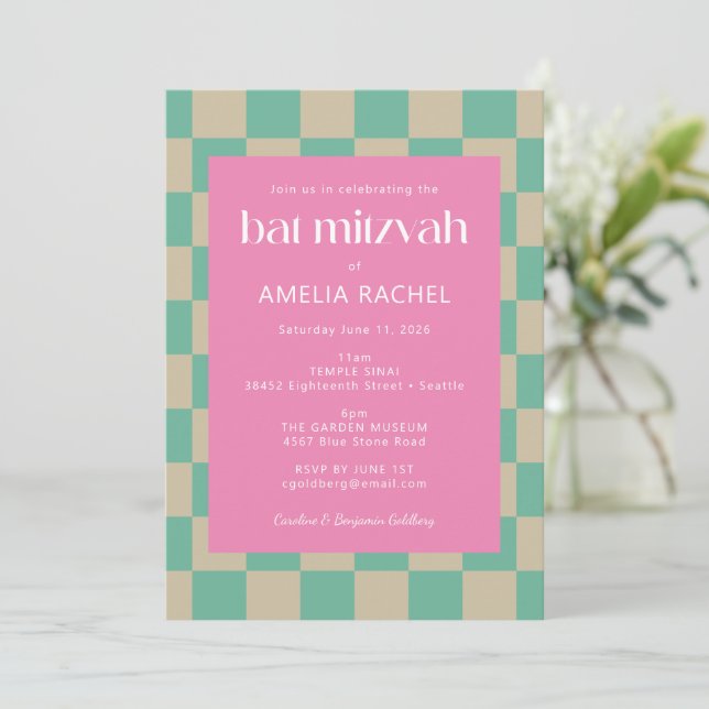 Mod Pink Minze Green Checkerboard Bat Mitzvah UAWG Einladung (Stehend Vorderseite)