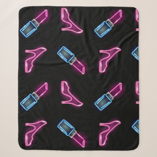 Modedesign mit Neon Icons. Sherpadecke