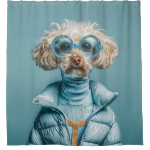 Modehund in blauem Outfit Duschvorhang