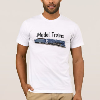Modell bildet T - Shirt aus