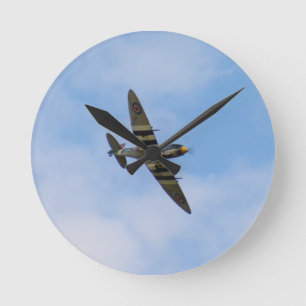 Modell der Spitfire MK IX MK923 Runde Wanduhr