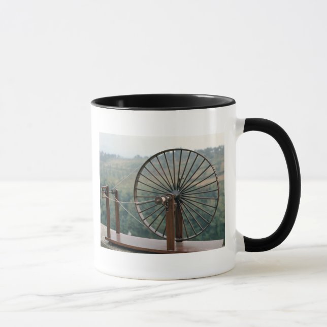 Modell einer Spinnmaschine Tasse (Rechts)