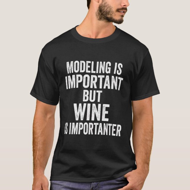 Modellieren ist wichtig, aber Wein ist wichtig T-Shirt (Vorderseite)
