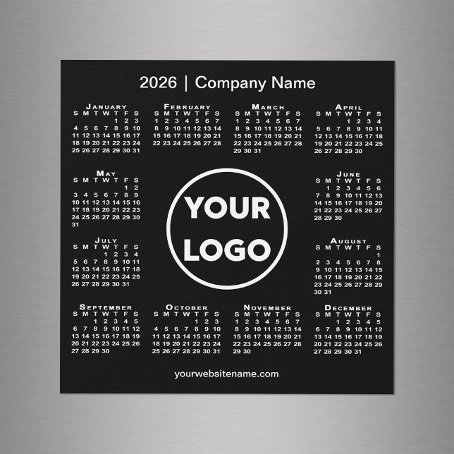 Modern 2026 Calendar Company Logo auf Black Magnet (Modern 2026 Calendar Company Logo on Black Magnet, in situ)