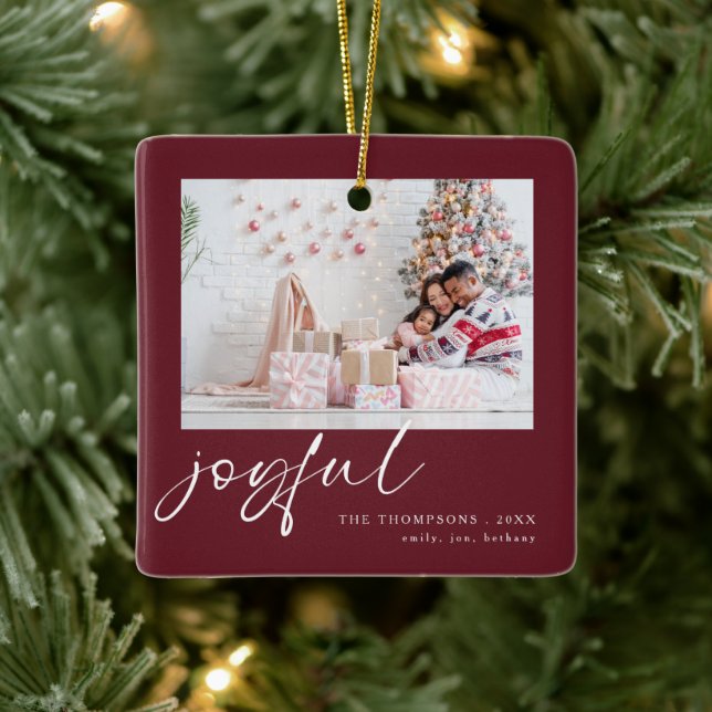 Modern 2 Foto Joyful Script Weihnachten Burgund Keramikornament (Baum)