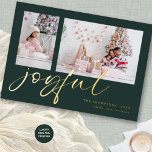 Modern 2 Foto Script Joyful Christmas Green Folien Feiertagskarte<br><div class="desc">Modernes 2 Foto Script Joyful Christmas. Eine Touch realer Folie für die Typografie an der Vorderseite in Gold, Silber oder Rose Gold für dieses minimalistische Design. Freude ist in einem stilvollen Set-Skript, und leicht personalisieren mit Ihrem Namen und Gruß auf der Rückseite und ersetzen Sie die beiden Beispielbilder mit Ihrem...</div>