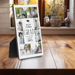 Modern 9 Foto Collage GRAD Keepake Geschenk Fotoplatte<br><div class="desc">Moderne 9 Foto Collage Graduate Foto Geschenkplakette. Dieses einzigartige Design enthält neun (9) Bilder des Abschlusses. In der Mitte befindet sich eine Motboard-Kappe,  Gradname,  Studienort und Jahrgang. Macht ein wunderbares Sake-Geschenk für den Akademiker oder stolze Eltern!</div>