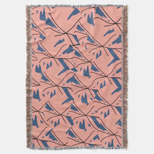 Modern Abstract Blue & Pink Geometric Pattern Flee Decke (Vorderseite Vertikal)