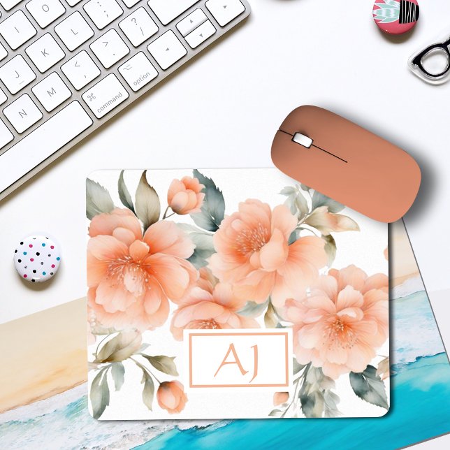 Modern Aquarell Peach Fuzz Floral Mit Monogramm Mousepad (Von Creator hochgeladen)