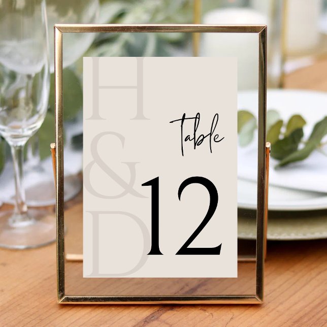 Modern Black and Ivory Monogram Minimalist Wedding Tischnummer (Von Creator hochgeladen)