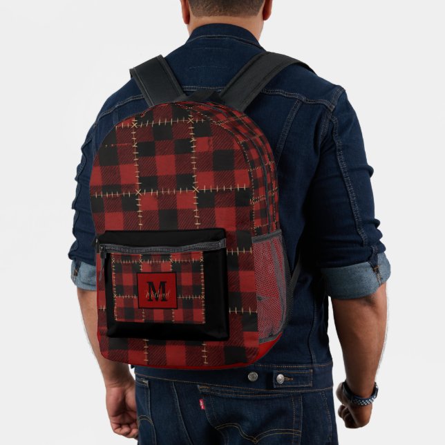 Modern Black and Red Buffalo Plaid Monogram Name  Bedruckter Rucksack (Insitu (Modell))
