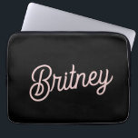 Modern Black Blush Dusty Pink Monogram und Name Laptopschutzhülle<br><div class="desc">Die moderne Schwarz-Weiß-Rosa-Monogramm und der Name-Laptop-Sieb bieten eine raffinierte Mischung aus schwarz und rot staubig rosa mit einer personalisierten Touch. Dieser Sleeve wurde zum Schutz Ihres Laptops im Stil konzipiert und zeichnet sich durch ein schlankes, minimalistisches Design aus, in dem Ihr Monogramm und Ihr Name elegant dargestellt werden. Das langlebige,...</div>