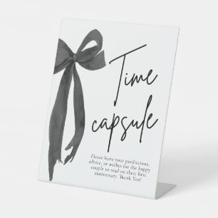 Modern Black Bow Time Capsule Game Sign Sockelschild