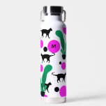 Modern Black Cat and Cactus Pattern Monogram Trinkflasche<br><div class="desc">Coole schwarze Katze und Kakteen mit trendigem Punktmuster.</div>