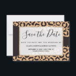 Modern Black Gold Cheetah Leopard Animal Print Save The Date<br><div class="desc">Dieses moderne und trendige Muster ist perfekt für die zeitgenössische Mode. Es zeichnet sich durch ein handgezeichnet leopardenfarbenes, schwarz-goldfarbenes Muster aus, das in der Gezeitenuntermalung als Getier wird. Es ist mädchenhaft, einzigartig und modern! ***WICHTIGE HINWEIS FÜR DESIGN: Für individuelle Designanfragen, wie z.B. passende Produktanfragen, Farbänderungen, Platzierungsänderungen oder andere Änderungswünsche, klicken...</div>