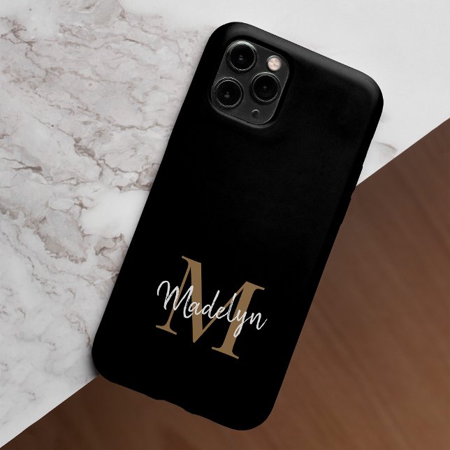 Modern Black Gold Monogram Feminine Script Name Case-Mate iPhone Hülle (Von Creator hochgeladen)