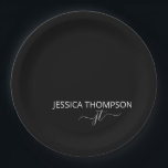 Modern Black Simple Script Giron Monogram Name  Pappteller<br><div class="desc">Der mit Monogramm Scriptname und die originalen,  modernen und eleganten Teller sind personalisiert und perfekt für den 16.,  1.,  21.,  30.,  40.,  50.,  60.,  70. Geburtstagsparty,  Hochzeiten,  Quinceanera,  Brautparty,  Junggeselinnen-Abschied,  Weihnachtsgeschenk Einkaufsmöglichkeiten,  Erwärmung,  Jubiläum oder Kinderdusche.</div>
