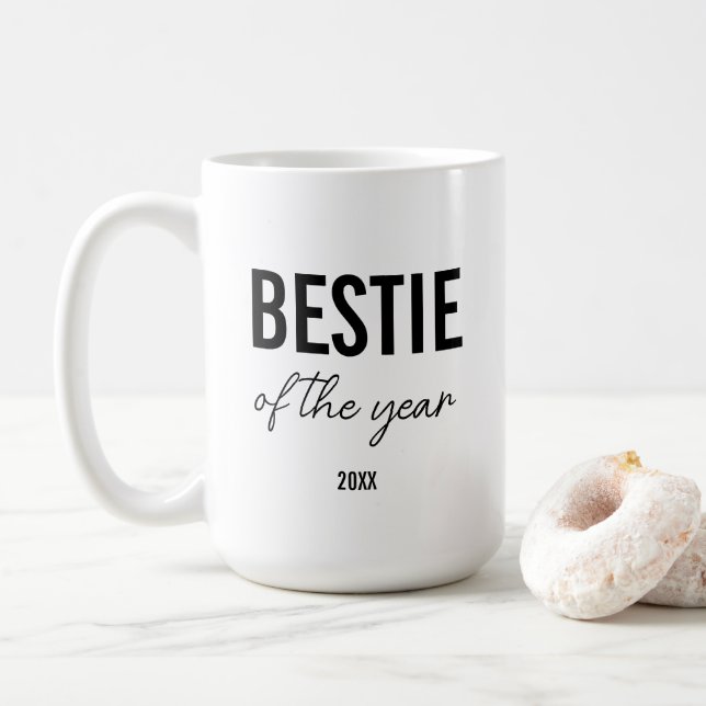 Modern Black Typography Simple Personalized Bestie Kaffeetasse (Mit Donut)