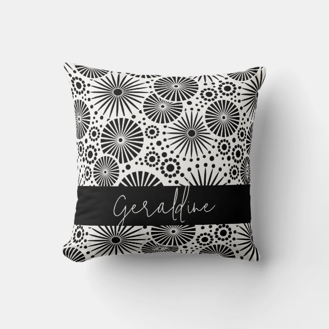 Modern black white geometric starburst Name  Kissen (Vorderseite)