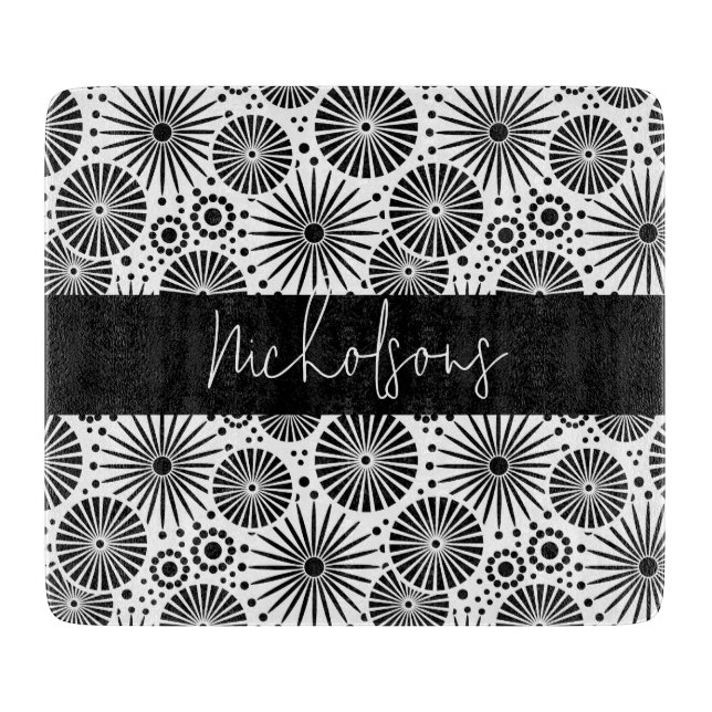 Modern black white geometric starburst Name  Schneidebrett (Vorderseite)