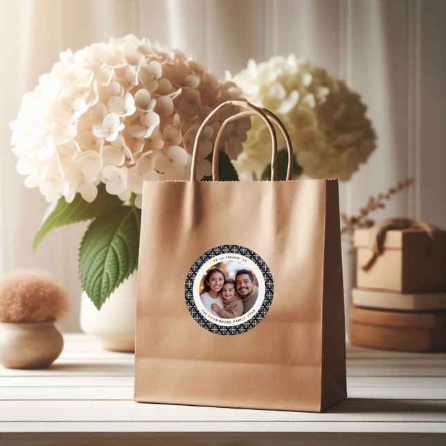 Modern Black & White Photo Christmas Runder Aufkleber (Neutral Snowflake Modern Christmas Round Sticker black)