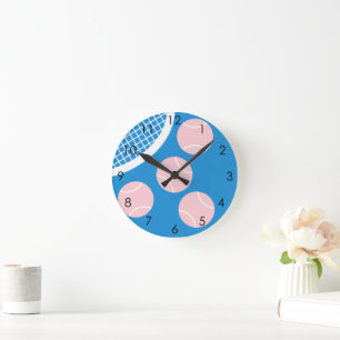 Modern Blue Court Tennis Pink Ball Racket Runde Wanduhr