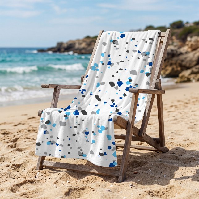 Modern Blue Gray Geometric Terrazzo Muster Strandtuch (Von Creator hochgeladen)