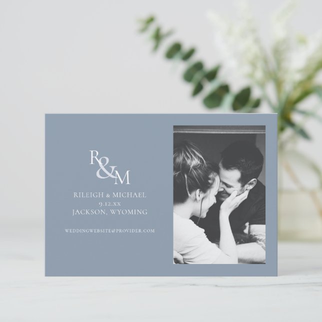 Modern Blue Monogram Save the Date Foto (Stehend Vorderseite)