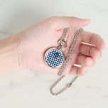 Modern Blue Navy White Monogram Armbanduhr<br><div class="desc">Moderne Blue Navy White Monogram Watch hat ein schönes Muster der Farbe Blau mit weißen Punkten. Personalisieren Sie es mit Ihrem ersten.</div>