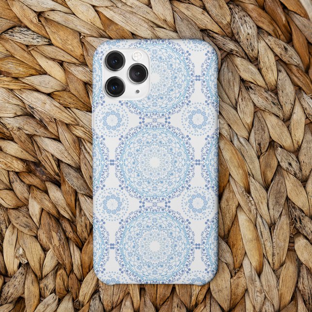 Modern Blue White Mandala Case-Mate iPhone Hülle (Phone case with blue pattern)