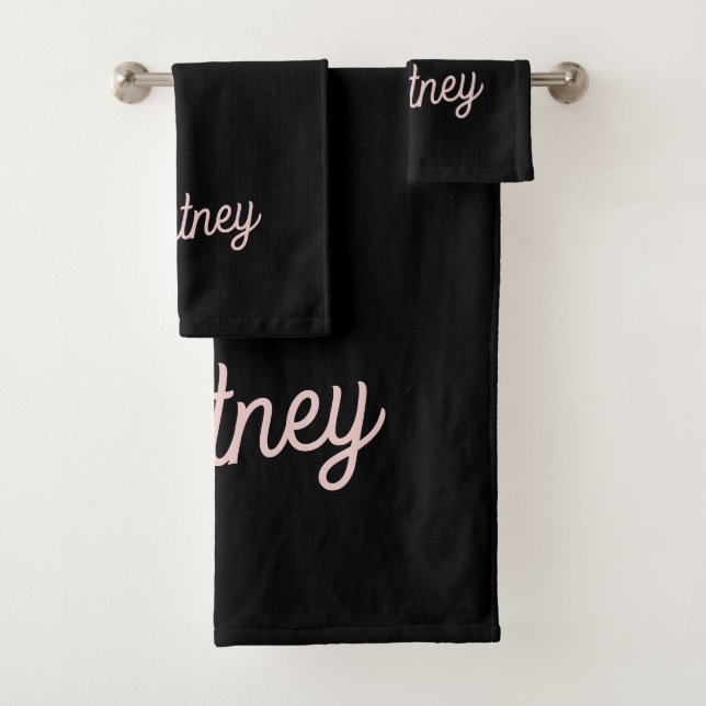 Modern Blush Dusty Pink Monogram und Name Badhandtuch Set (Insitu)