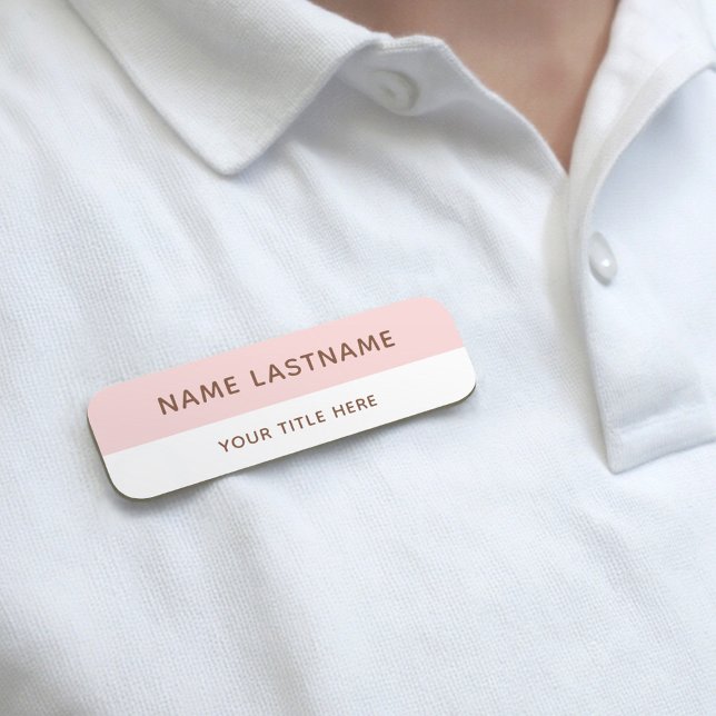 Modern Blush Pink Brown White Title Pin Magnetic Namensschild (Von Creator hochgeladen)