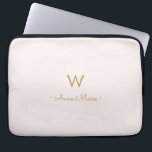 Modern Blush Pink Gold Script Monogram Laptopschutzhülle<br><div class="desc">Modernes,  elegantes Monogramm-Design mit handgeschriebener,  minimalistischer Schriftzeichen-Typografie und serifenloser Blocktypografie auf elegantem pastellfarbenem,  blass rosa Hintergrund. Das Monogramm und der Name können leicht personalisiert werden.</div>