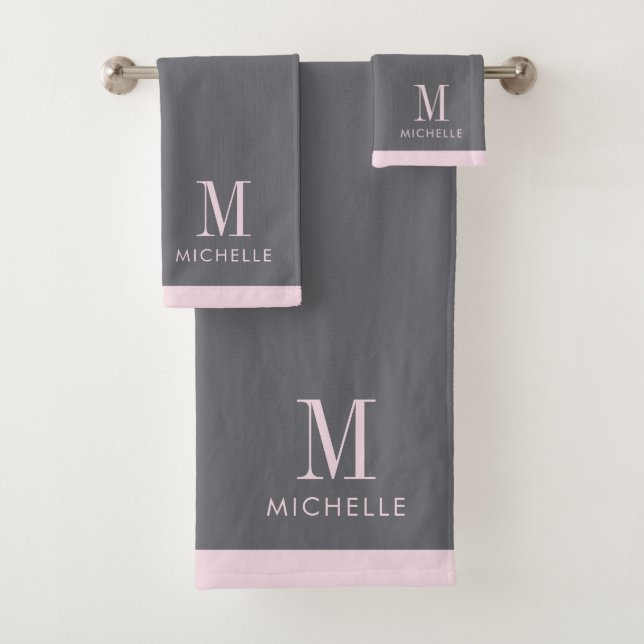 Modern Blush Pink Monogram grau Badhandtuch Set (Insitu)