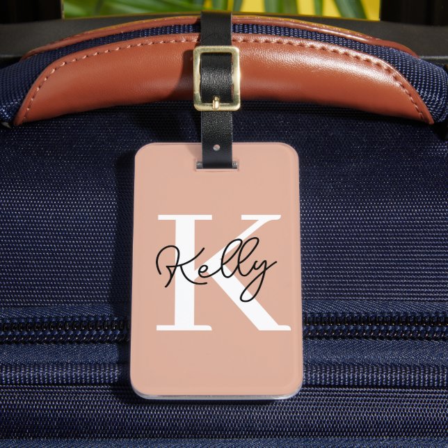 Modern Blush Pink Monogram Script Gepäckanhänger (Vorderseite Insitu 2)