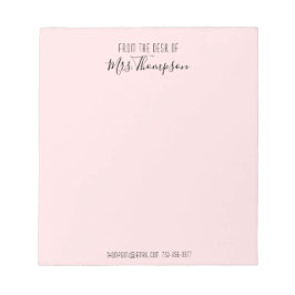 Modern Blush Pink Name Script vom Schreibtisch aus Notizblock