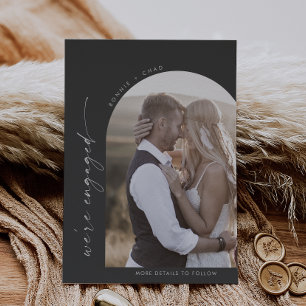 Modern Boho Arch Verlobung des grauen Fotos Ankündigung