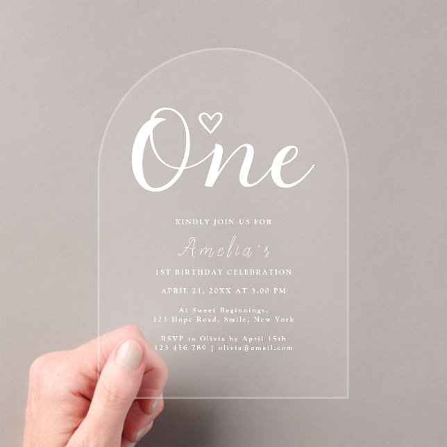 Modern Boho Heart White Script First Birthday Acryleinladungen (Insitu (Handheld))